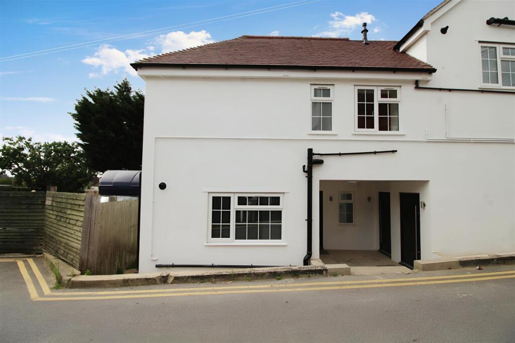 4 bed Studio for rent in Sevenoaks. From Cavendish - Sevenoaks 4 bed Studio for rent in Sevenoaks. From Cavendish - Sevenoaks