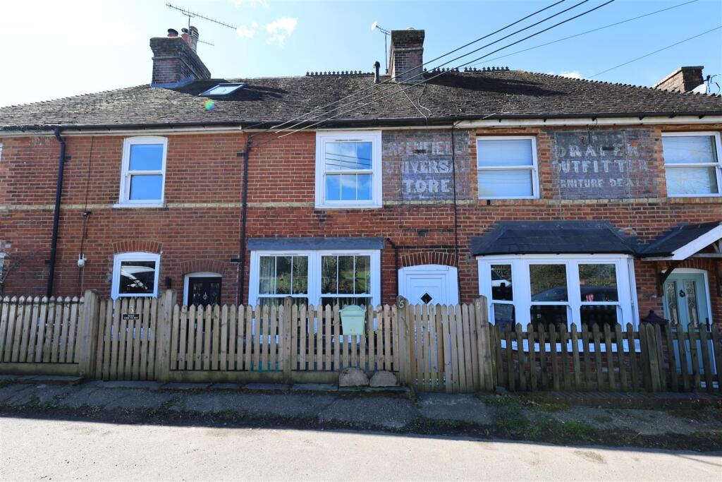 2 bed Mid Terraced House for rent in Sevenoaks. From Cavendish - Sevenoaks