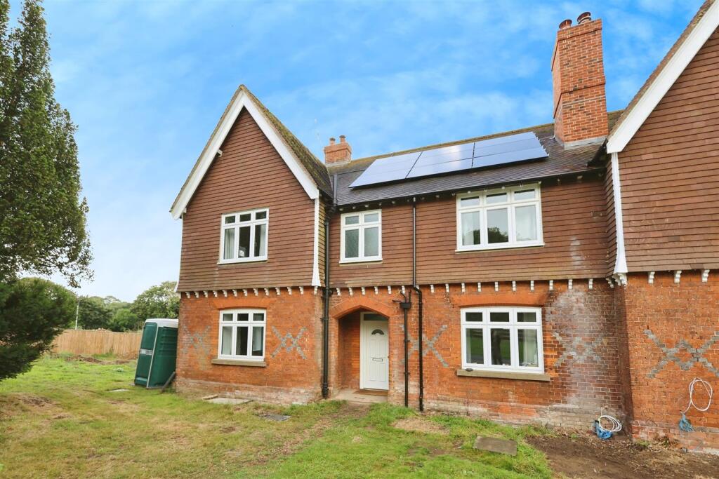 3 bed Semi Detached for rent in Sevenoaks. From Cavendish - Sevenoaks