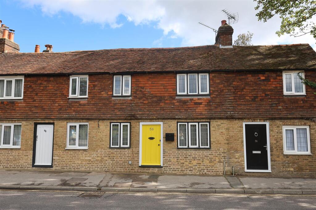 2 bed Mid Terraced House for rent in Sevenoaks. From Cavendish - Sevenoaks