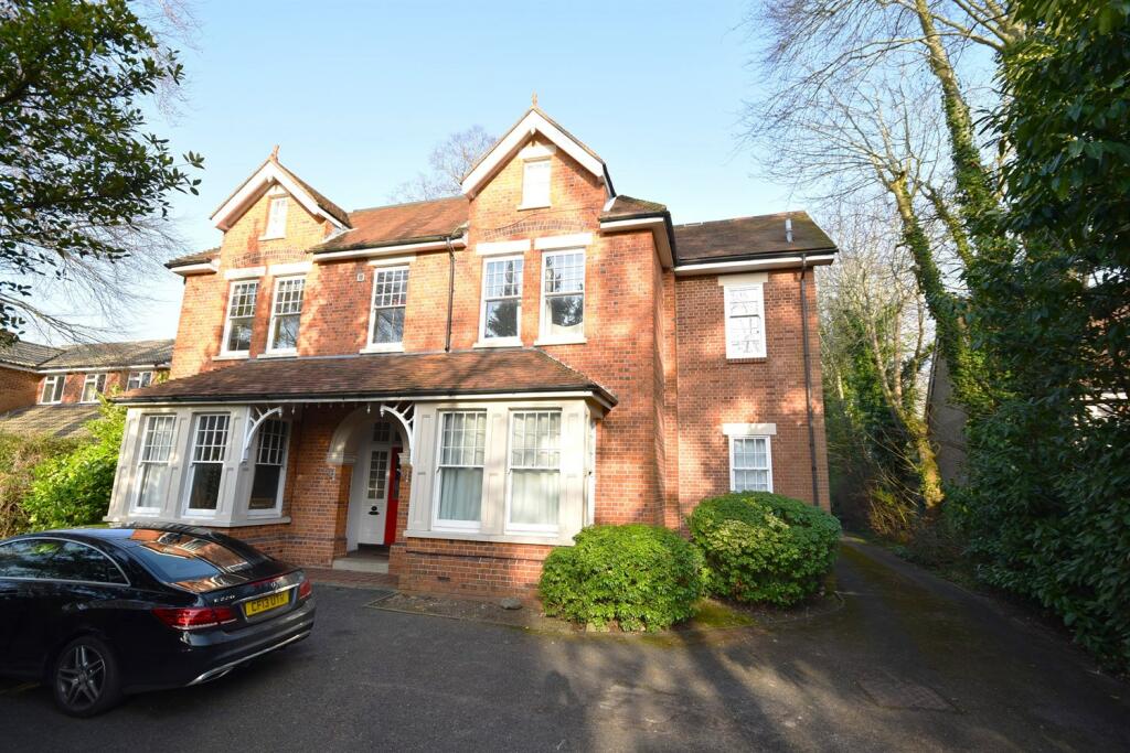 3 bed Apartment for rent in Reading. From Farmer and Dyer - Caversham