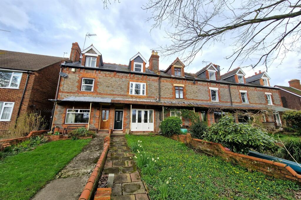 3 bed Mid Terraced House for rent in Reading. From Farmer and Dyer - Caversham