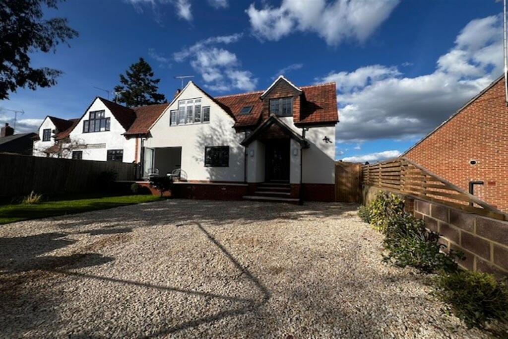 4 bed Detached House for rent in Shiplake. From Farmer and Dyer - Caversham