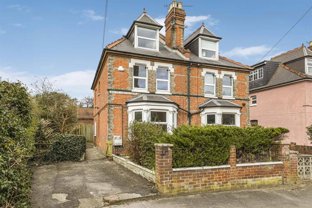 5 bed Semi Detached for rent in Chalkhouse Green. From Farmer & Dyer - Caversham