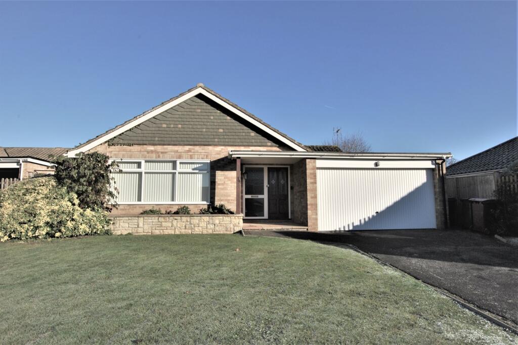 3 bed Bungalow for rent in Reading. From Farmer & Dyer - Caversham 3 bed Bungalow for rent in Reading. From Farmer & Dyer - Caversham