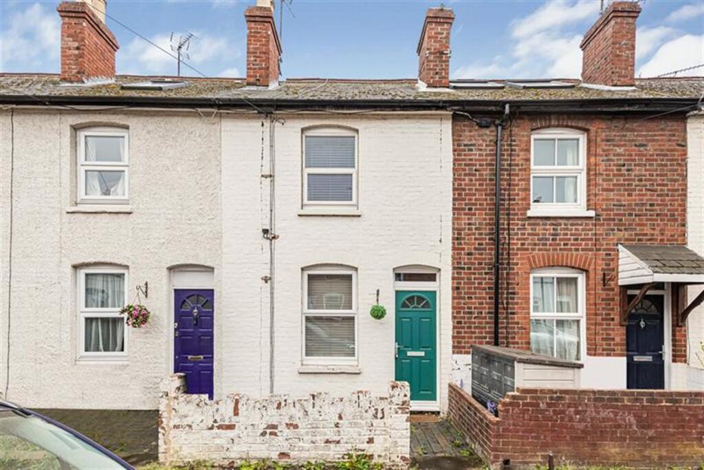 3 bed Mid Terraced House for rent in Reading. From Farmer & Dyer - Caversham 3 bed Mid Terraced House for rent in Reading. From Farmer & Dyer - Caversham