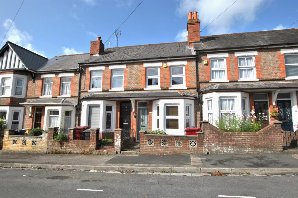 2 bed Mid Terraced House for rent in Chalkhouse Green. From Farmer & Dyer - Caversham