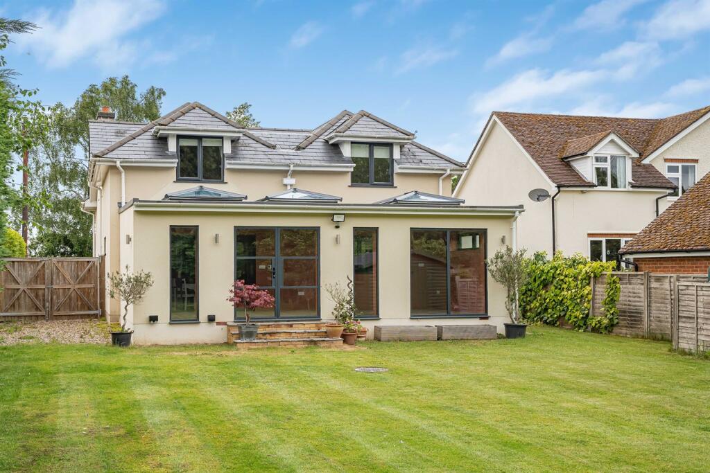 4 bed Detached for rent in Chalkhouse Green. From Farmer & Dyer - Caversham 4 bed Detached for rent in Chalkhouse Green. From Farmer & Dyer - Caversham