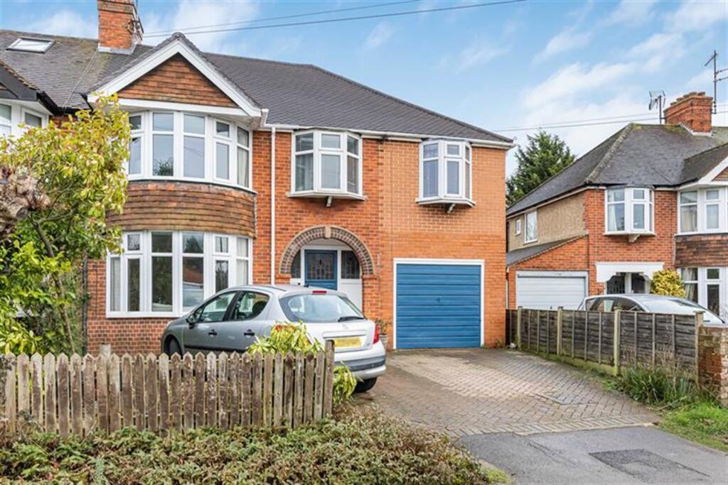 5 bed Semi Detached for rent in Chazey Heath. From Farmer & Dyer - Caversham 5 bed Semi Detached for rent in Chazey Heath. From Farmer & Dyer - Caversham