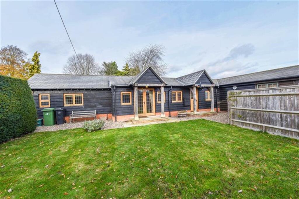 2 bed Cottage for rent in Gallowstree Common. From Farmer & Dyer - Caversham