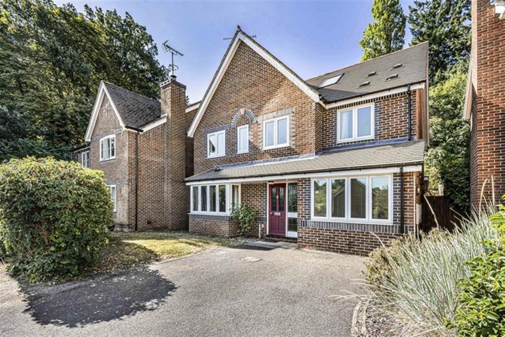 5 bed Detached for rent in Chalkhouse Green. From Farmer & Dyer - Caversham 5 bed Detached for rent in Chalkhouse Green. From Farmer & Dyer - Caversham
