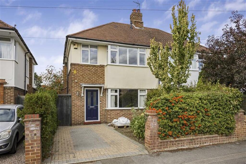 3 bed Semi Detached for rent in Reading. From Farmer & Dyer - Caversham 3 bed Semi Detached for rent in Reading. From Farmer & Dyer - Caversham