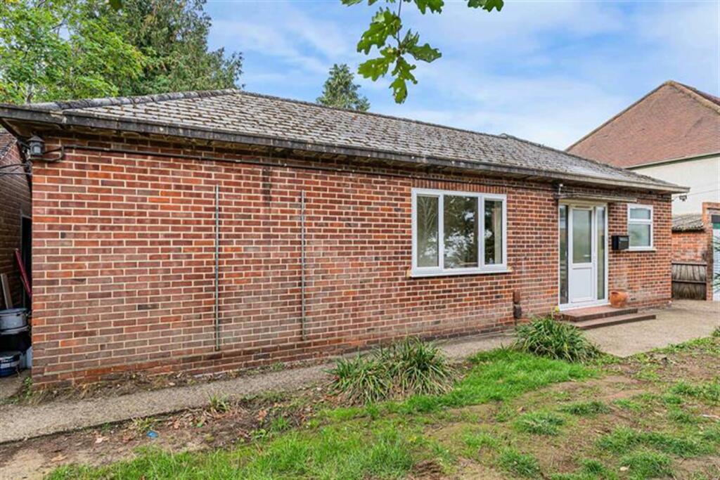 3 bed Bungalow for rent in Reading. From Farmer & Dyer - Caversham