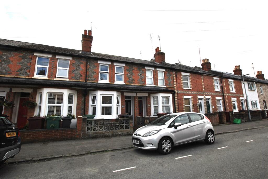 3 bed Mid Terraced House for rent in Sonning. From Farmer & Dyer - Caversham