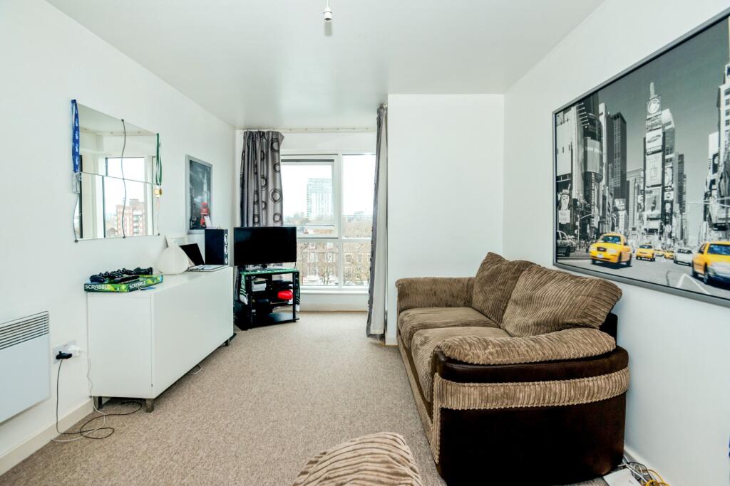 2 bed 1st Floor Flat for rent in Portsmouth. From Leaders Waterside Properties Sales - Gunwharf Quays