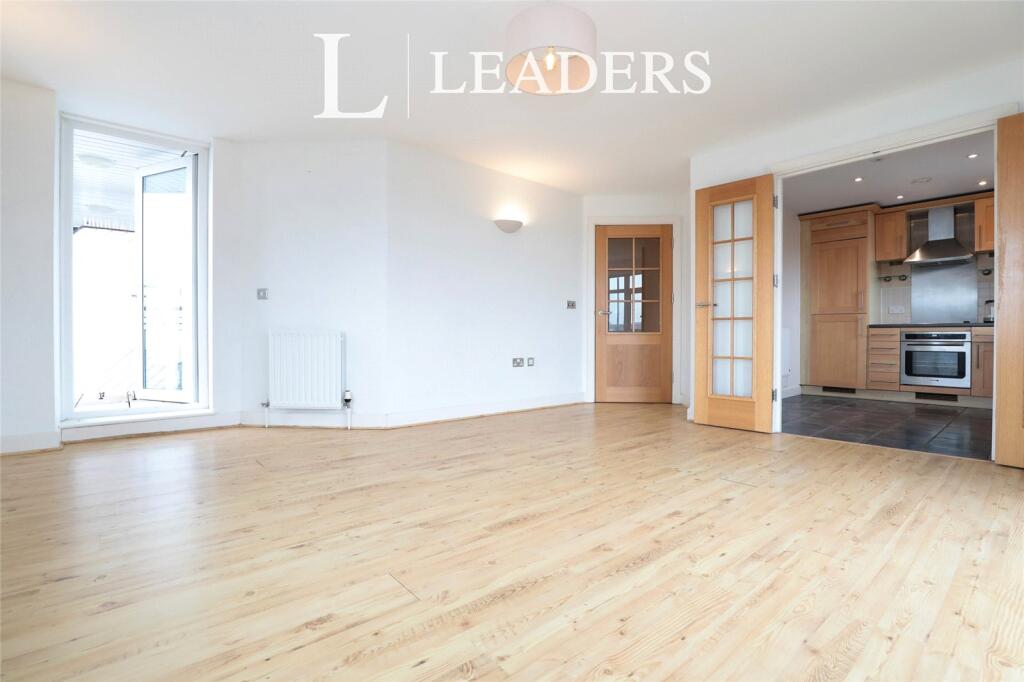 2 bed 1st Floor Flat for rent in Portsmouth. From Leaders Waterside Properties Sales - Gunwharf Quays