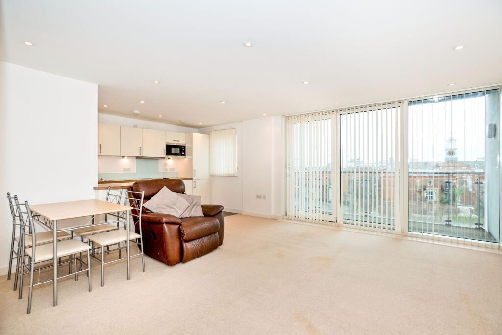 2 bed 1st Floor Flat for rent in Portsmouth. From Leaders Waterside Properties Sales - Gunwharf Quays 2 bed 1st Floor Flat for rent in Portsmouth. From Leaders Waterside Properties Sales - Gunwharf Quays