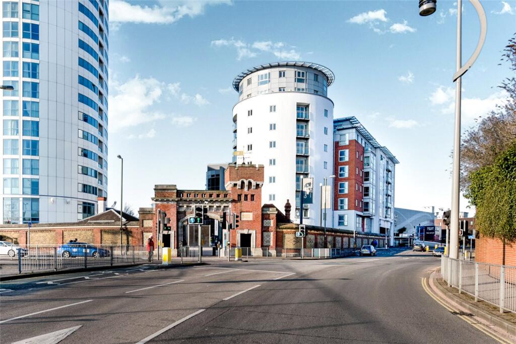 4 bed Studio for rent in Portsmouth. From Leaders Waterside Properties Sales - Gunwharf Quays