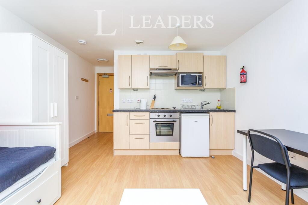4 bed 1st Floor Flat for rent in Portsmouth. From Leaders Waterside Properties Sales - Gunwharf Quays 4 bed 1st Floor Flat for rent in Portsmouth. From Leaders Waterside Properties Sales - Gunwharf Quays