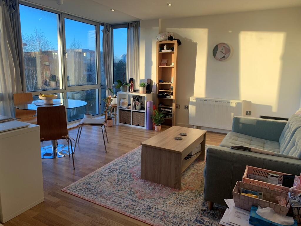 2 bed 1st Floor Flat for rent in Portsmouth. From Leaders Waterside Properties Sales - Gunwharf Quays