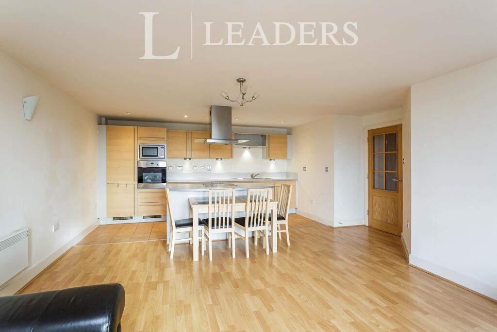 2 bed 1st Floor Flat for rent in Portsmouth. From Leaders Waterside Properties Sales - Gunwharf Quays