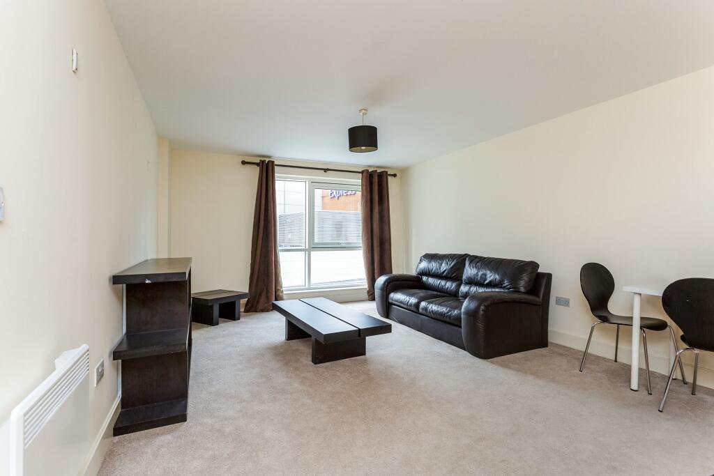 2 bed 1st Floor Flat for rent in Portsmouth. From Leaders Waterside Properties Sales - Gunwharf Quays 2 bed 1st Floor Flat for rent in Portsmouth. From Leaders Waterside Properties Sales - Gunwharf Quays