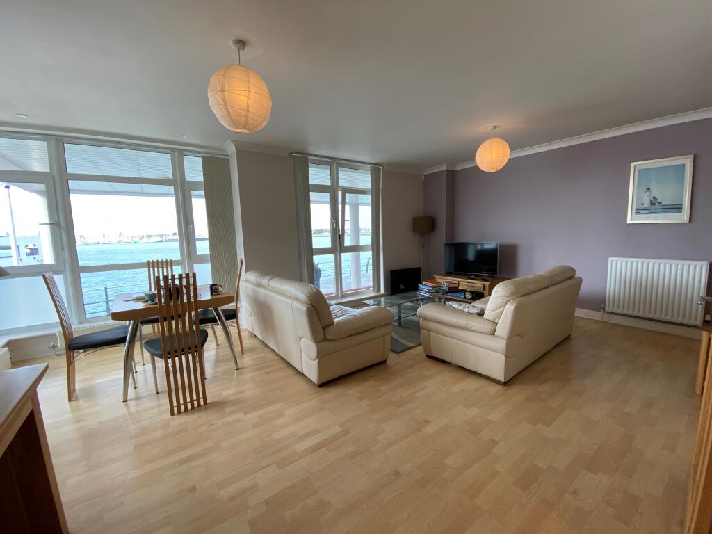 2 bed 1st Floor Flat for rent in Portsmouth. From Leaders Waterside Properties Sales - Gunwharf Quays