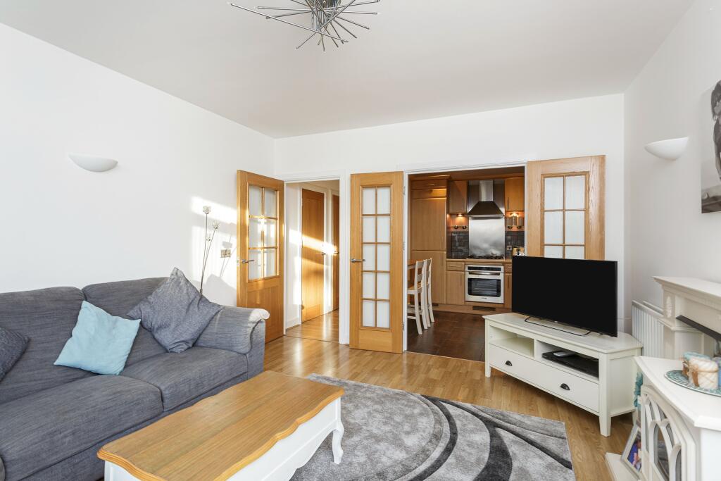 1 bed 1st Floor Flat for rent in Portsmouth. From Leaders Waterside Properties Sales - Gunwharf Quays