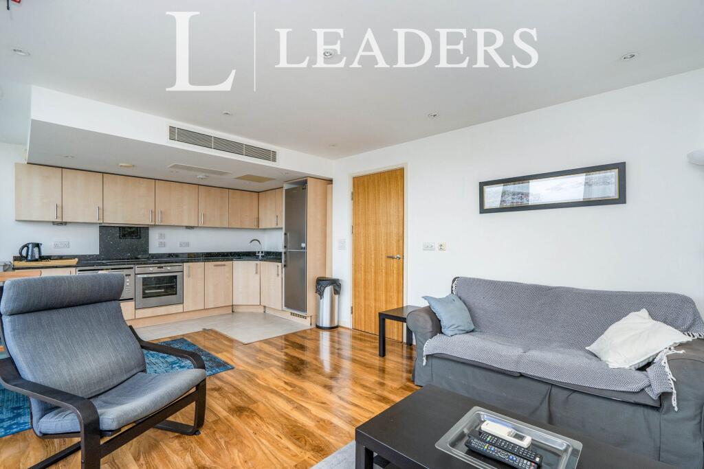 2 bed 1st Floor Flat for rent in Portsmouth. From Leaders Waterside Properties Sales - Gunwharf Quays