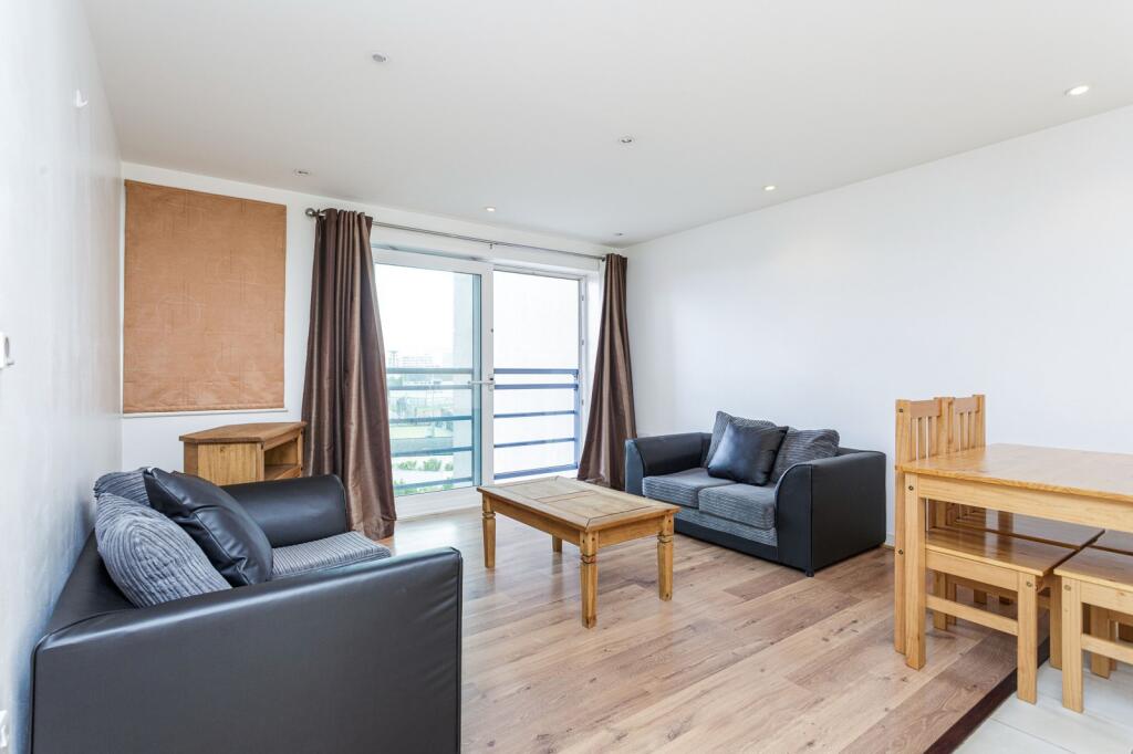 2 bed 1st Floor Flat for rent in Portsmouth. From Leaders Waterside Properties Sales - Gunwharf Quays
