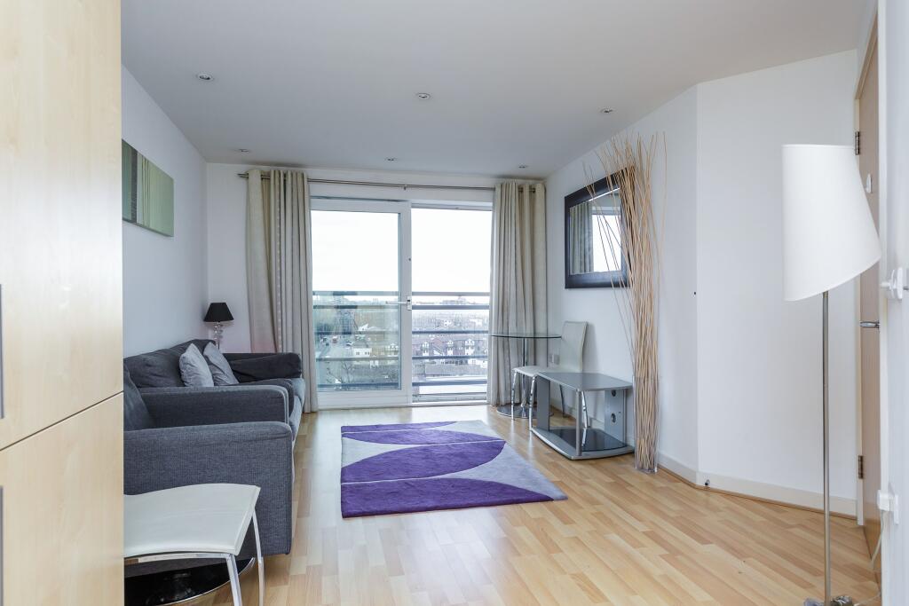 1 bed 1st Floor Flat for rent in Portsmouth. From Leaders Waterside Properties Sales - Gunwharf Quays