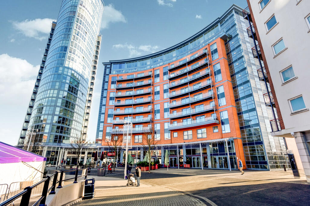 2 bed 1st Floor Flat for rent in Portsmouth. From Leaders Waterside Properties Sales - Gunwharf Quays