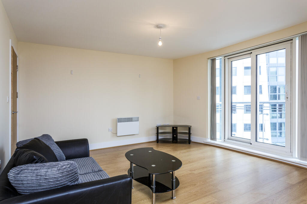 2 bed 1st Floor Flat for rent in Portsmouth. From Leaders Waterside Properties Sales - Gunwharf Quays