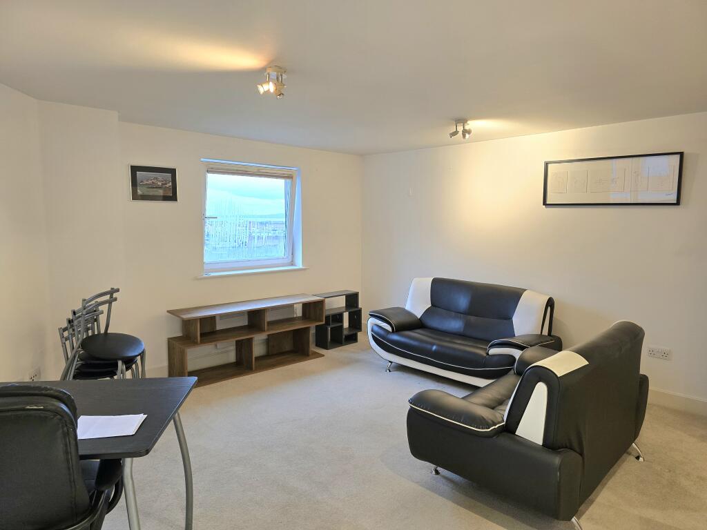 2 bed 1st Floor Flat for rent in Portsmouth. From Leaders Waterside Properties Sales - Gunwharf Quays
