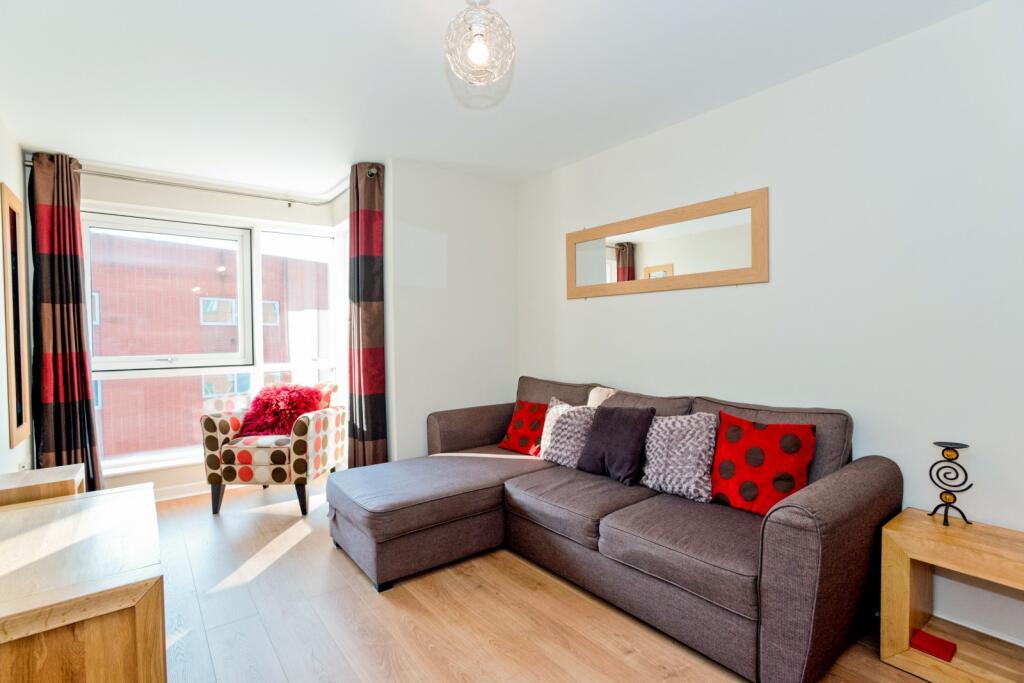 2 bed 1st Floor Flat for rent in Portsmouth. From Leaders Waterside Properties Sales - Gunwharf Quays 2 bed 1st Floor Flat for rent in Portsmouth. From Leaders Waterside Properties Sales - Gunwharf Quays