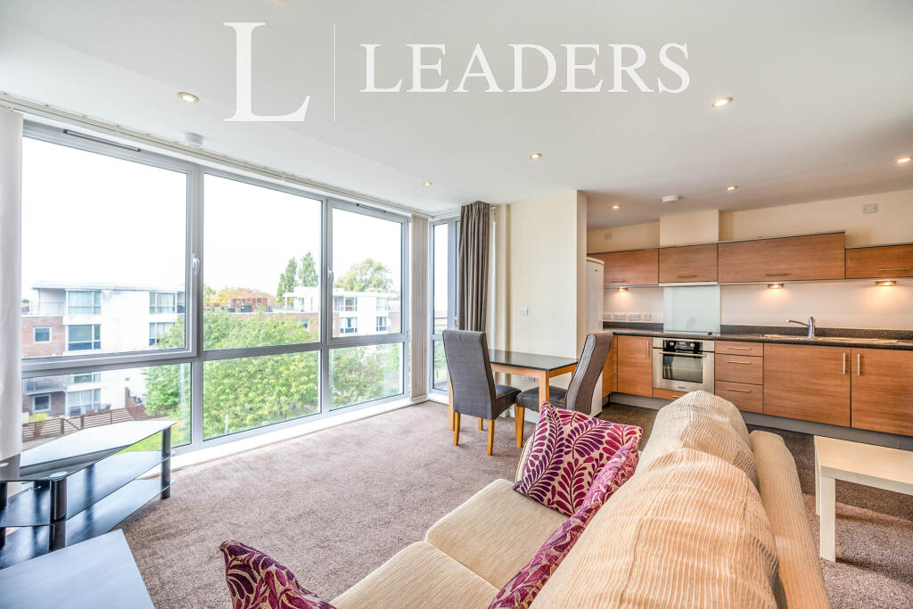 2 bed 1st Floor Flat for rent in Portsmouth. From Leaders Waterside Properties Sales - Gunwharf Quays