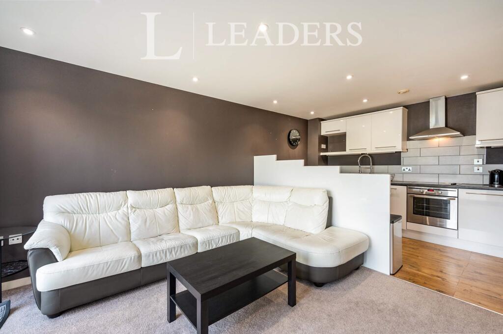 2 bed 1st Floor Flat for rent in Portsmouth. From Leaders Waterside Properties Sales - Gunwharf Quays