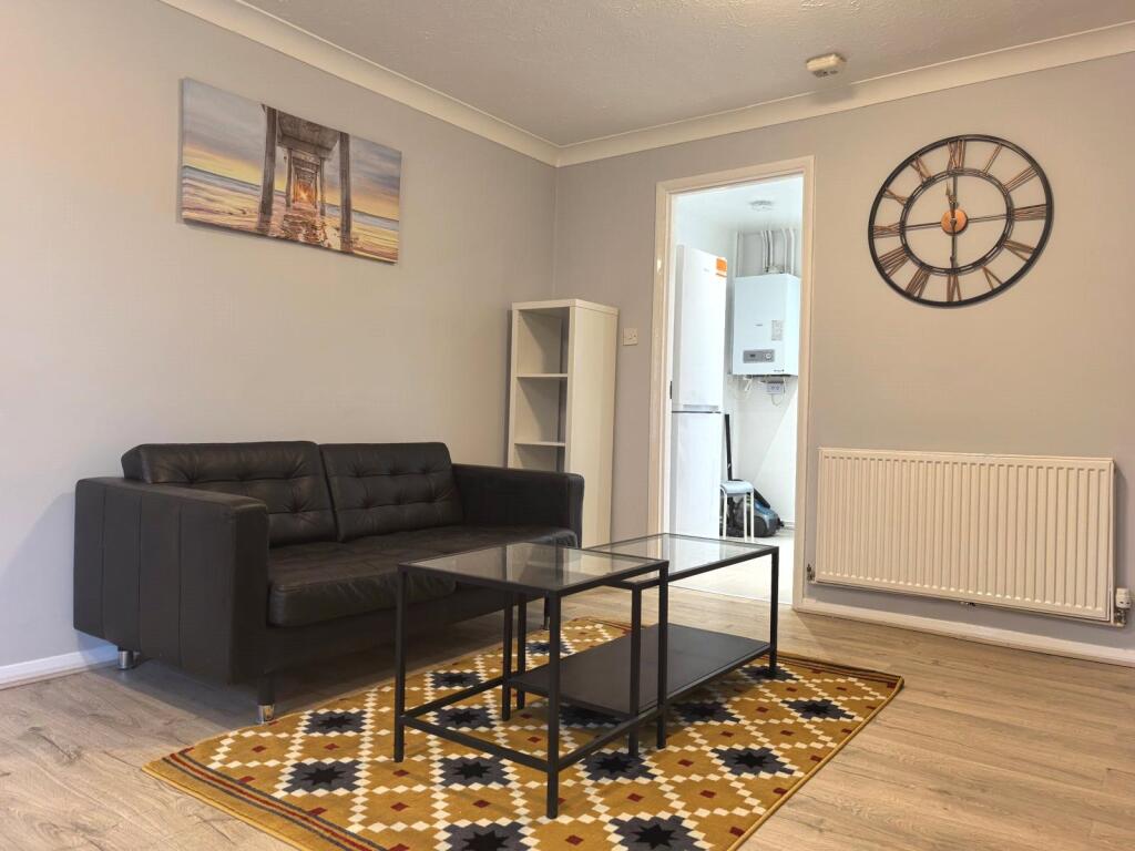 2 bed Mid Terraced House for rent in Portsmouth. From Leaders Waterside Properties Sales - Gunwharf Quays