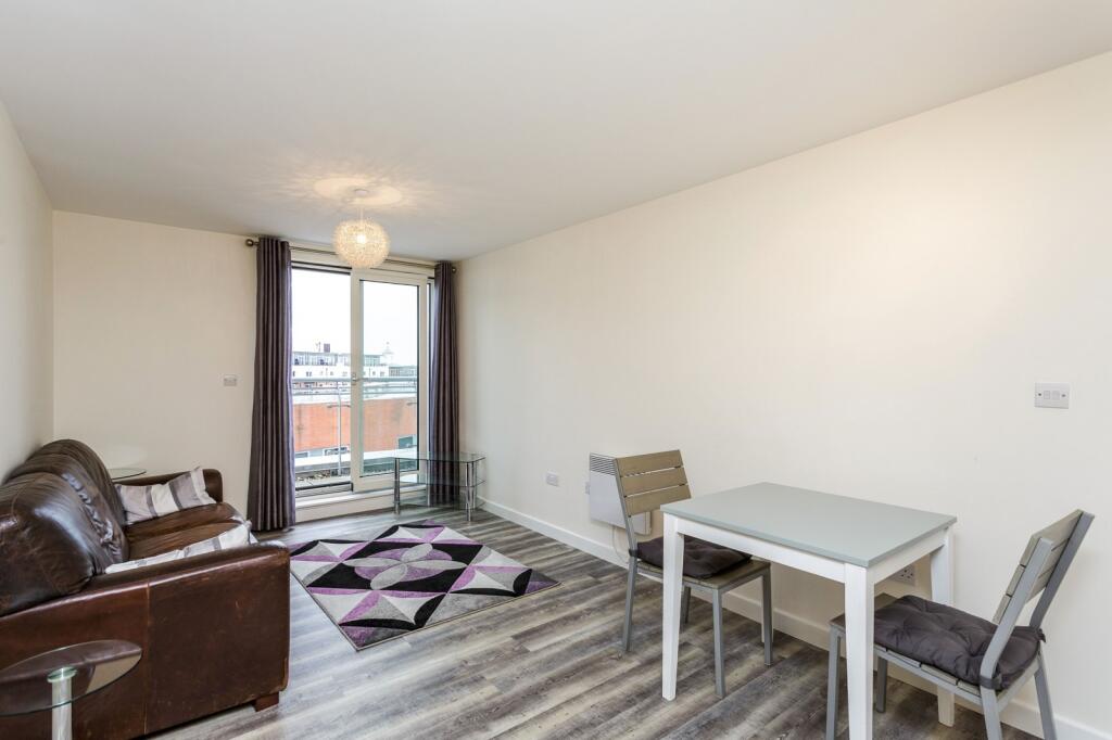2 bed 1st Floor Flat for rent in Portsmouth. From Leaders Waterside Properties Sales - Gunwharf Quays 2 bed 1st Floor Flat for rent in Portsmouth. From Leaders Waterside Properties Sales - Gunwharf Quays