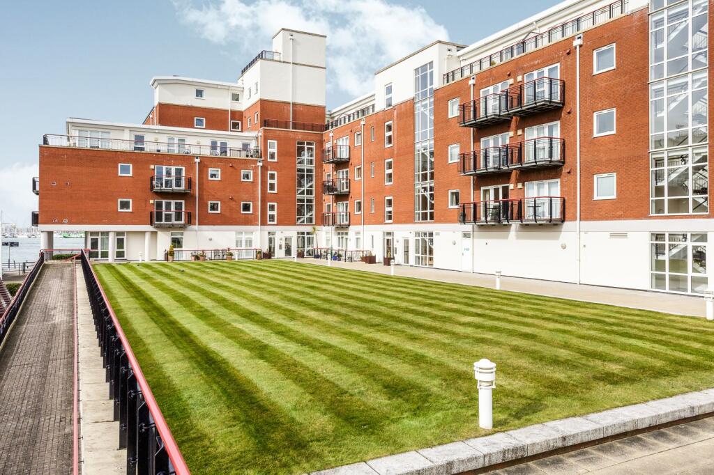 2 bed 1st Floor Flat for rent in Portsmouth. From Leaders Waterside Properties Sales - Gunwharf Quays