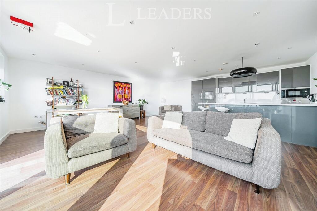 2 bed 1st Floor Flat for rent in Portsmouth. From Leaders Waterside Properties Sales - Gunwharf Quays 2 bed 1st Floor Flat for rent in Portsmouth. From Leaders Waterside Properties Sales - Gunwharf Quays
