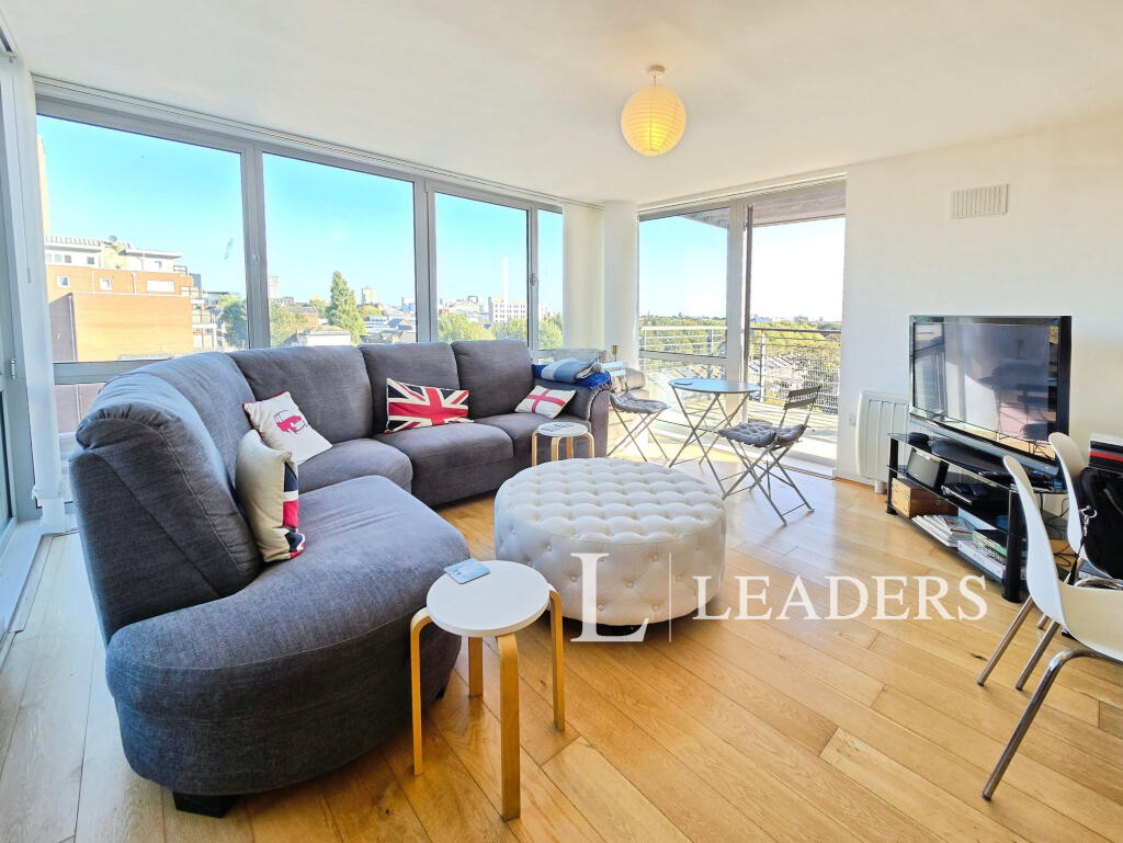 1 bed 1st Floor Flat for rent in Portsmouth. From Leaders Waterside Properties Sales - Gunwharf Quays 1 bed 1st Floor Flat for rent in Portsmouth. From Leaders Waterside Properties Sales - Gunwharf Quays