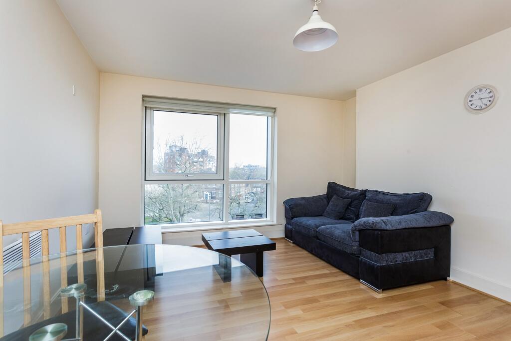 1 bed 1st Floor Flat for rent in Portsmouth. From Leaders Waterside Properties Sales - Gunwharf Quays