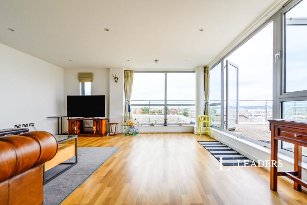 2 bed 1st Floor Flat for rent in Portsmouth. From Leaders Waterside Properties Sales - Gunwharf Quays 2 bed 1st Floor Flat for rent in Portsmouth. From Leaders Waterside Properties Sales - Gunwharf Quays
