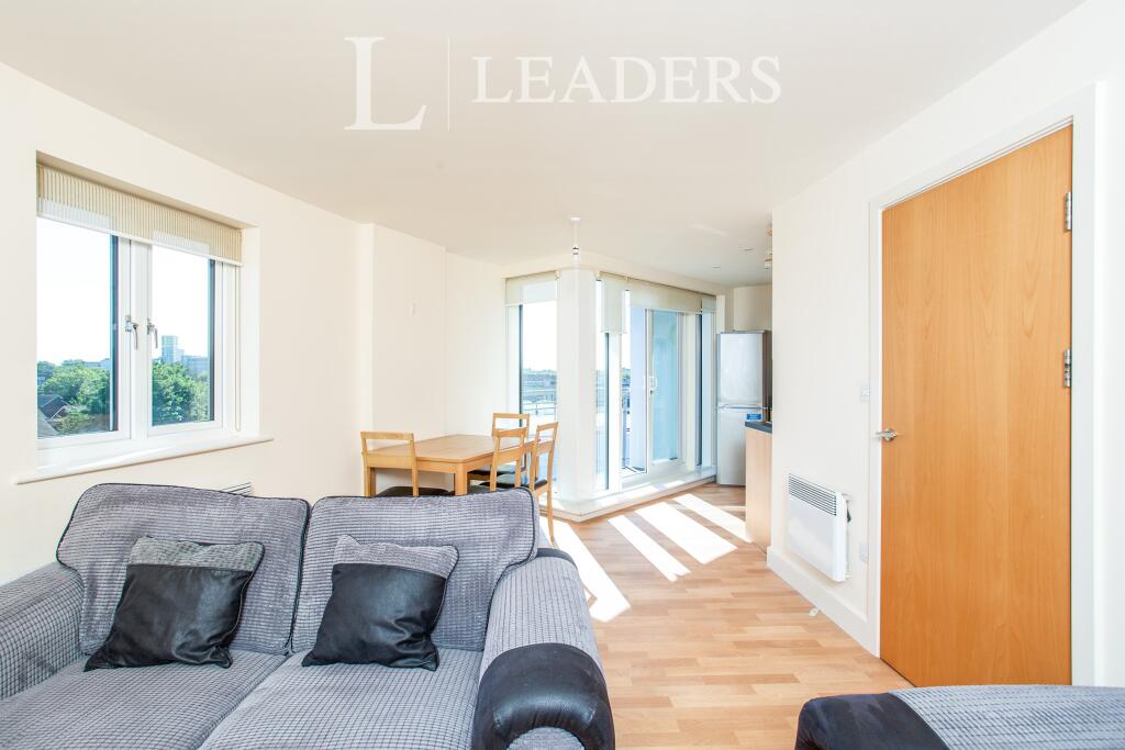 2 bed 1st Floor Flat for rent in Portsmouth. From Leaders Waterside Properties Sales - Gunwharf Quays