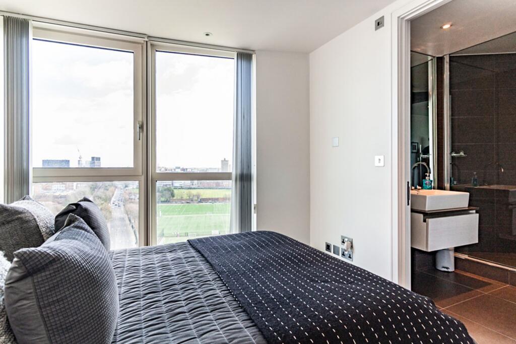 2 bed 1st Floor Flat for rent in Portsmouth. From Leaders Waterside Properties Sales - Gunwharf Quays