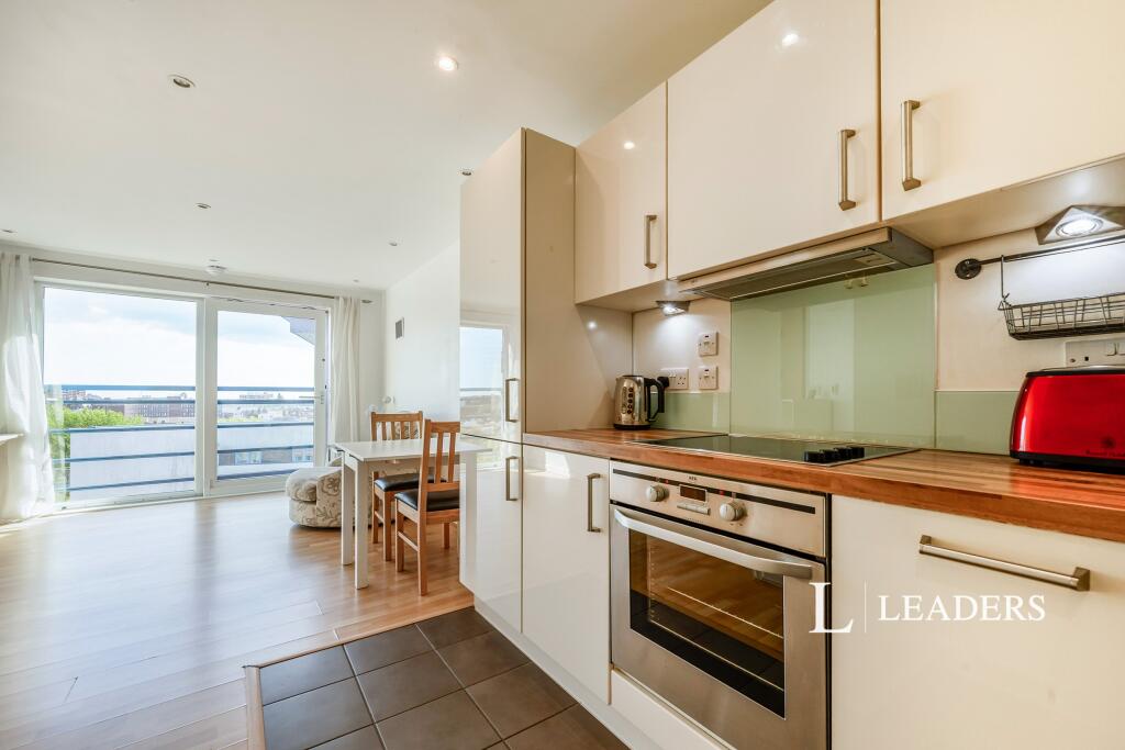 1 bed 1st Floor Flat for rent in Portsmouth. From Leaders Waterside Properties Sales - Gunwharf Quays 1 bed 1st Floor Flat for rent in Portsmouth. From Leaders Waterside Properties Sales - Gunwharf Quays