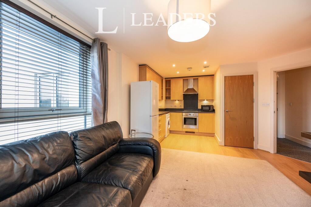 2 bed 1st Floor Flat for rent in Portsmouth. From Leaders Waterside Properties Sales - Gunwharf Quays