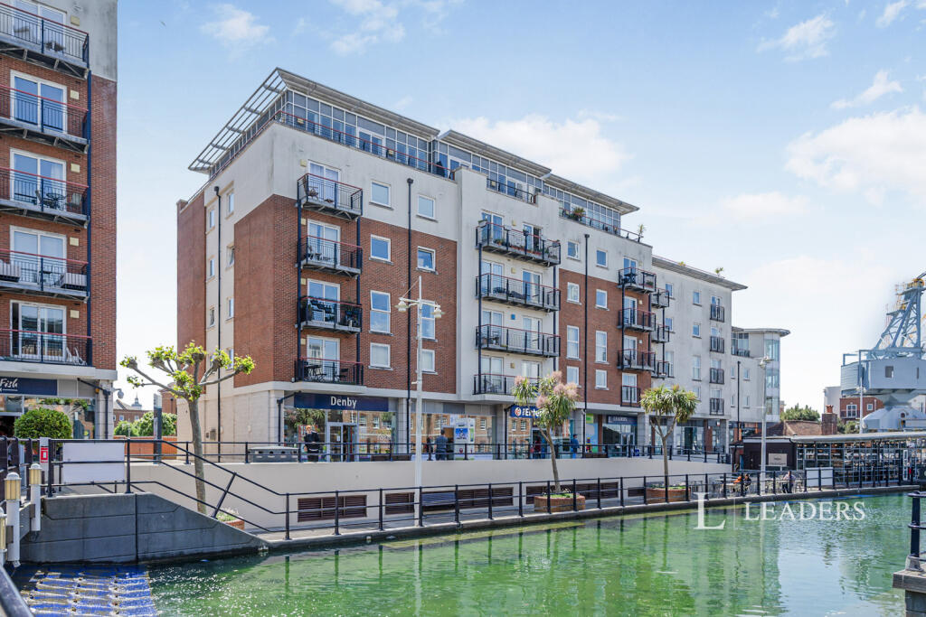 2 bed 1st Floor Flat for rent in Portsmouth. From Leaders Waterside Properties Sales - Gunwharf Quays