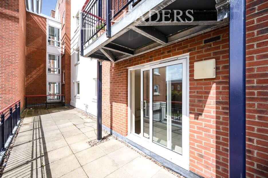 2 bed 1st Floor Flat for rent in Portsmouth. From Leaders Waterside Properties Sales - Gunwharf Quays